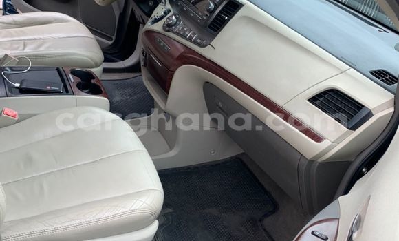 Buy Used Toyota Sienna Blue Car in Sekondi–Takoradi Metropolitan in Western Buy Used Toyota Sienna Blue Car in Sekondi–Takoradi Metropolitan in Western