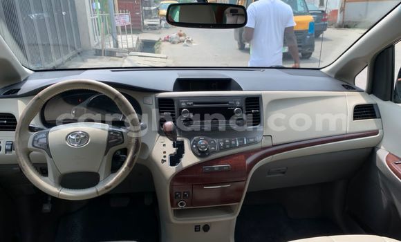 Buy Used Toyota Sienna Blue Car in Sekondi–Takoradi Metropolitan in Western Buy Used Toyota Sienna Blue Car in Sekondi–Takoradi Metropolitan in Western