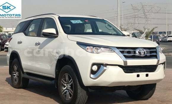 Ra Imported Toyota Fortuner funfun Ọkọ̀ in Import - Dubai ni Ashanti Ra Imported Toyota Fortuner funfun Ọkọ̀ in Import - Dubai ni Ashanti