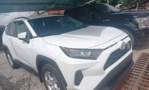 Sayi Na hannu Toyota RAV4 White Mota in Accra a Greater Accra Sayi Na hannu Toyota RAV4 White Mota in Accra a Greater Accra