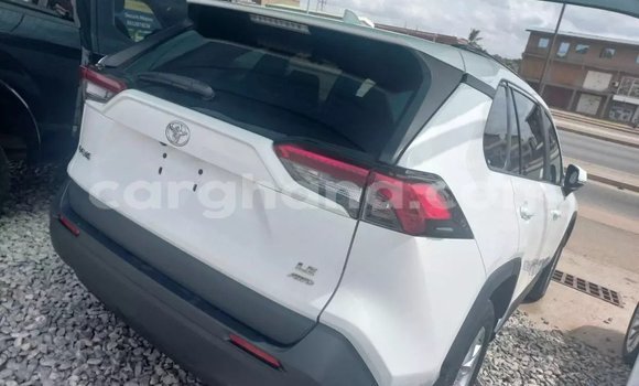 Sayi Na hannu Toyota RAV4 White Mota in Accra a Greater Accra Sayi Na hannu Toyota RAV4 White Mota in Accra a Greater Accra