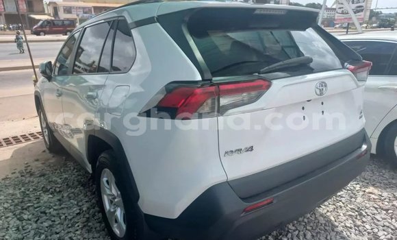 Sayi Na hannu Toyota RAV4 White Mota in Accra a Greater Accra Sayi Na hannu Toyota RAV4 White Mota in Accra a Greater Accra