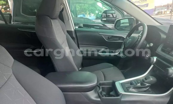 Sayi Na hannu Toyota RAV4 White Mota in Accra a Greater Accra Sayi Na hannu Toyota RAV4 White Mota in Accra a Greater Accra