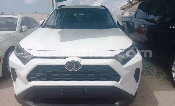 Sayi Na hannu Toyota RAV4 White Mota in Accra a Greater Accra Sayi Na hannu Toyota RAV4 White Mota in Accra a Greater Accra