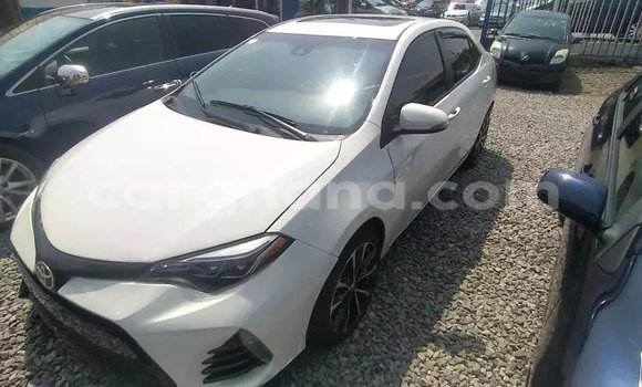 Ra Àlòkù Toyota Corolla funfun Ọkọ̀ in Accra ni Greater Accra Ra Àlòkù Toyota Corolla funfun Ọkọ̀ in Accra ni Greater Accra