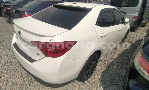 Ra Àlòkù Toyota Corolla funfun Ọkọ̀ in Accra ni Greater Accra Ra Àlòkù Toyota Corolla funfun Ọkọ̀ in Accra ni Greater Accra