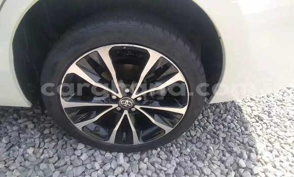 Ra Àlòkù Toyota Corolla funfun Ọkọ̀ in Accra ni Greater Accra Ra Àlòkù Toyota Corolla funfun Ọkọ̀ in Accra ni Greater Accra