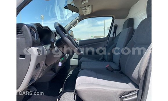 Buy Import Nissan Urvan White Car in Import - Dubai in Ashanti Buy Import Nissan Urvan White Car in Import - Dubai in Ashanti