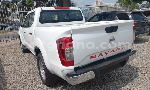 Sayi Na hannu Nissan Navara White Mota in Accra a Greater Accra Sayi Na hannu Nissan Navara White Mota in Accra a Greater Accra