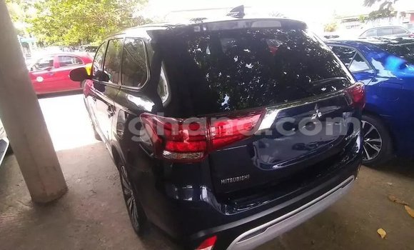 Ra Àlòkù Mitsubishi Outlander Blue Ọkọ̀ in Accra ni Greater Accra Ra Àlòkù Mitsubishi Outlander Blue Ọkọ̀ in Accra ni Greater Accra