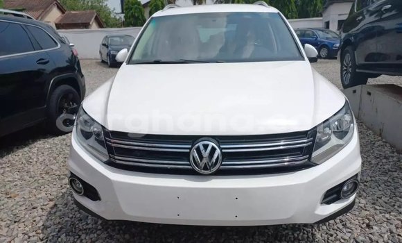 Ra Àlòkù Volkswagen Tiguan funfun Ọkọ̀ in Accra ni Greater Accra Ra Àlòkù Volkswagen Tiguan funfun Ọkọ̀ in Accra ni Greater Accra