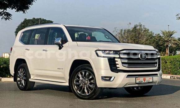 Sayi Imported Toyota Land Cruiser White Mota in Import - Dubai a Ashanti Sayi Imported Toyota Land Cruiser White Mota in Import - Dubai a Ashanti
