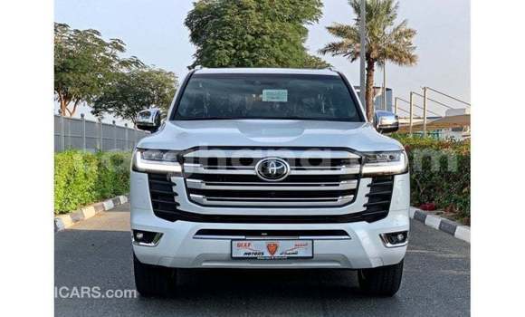 Sayi Imported Toyota Land Cruiser White Mota in Import - Dubai a Ashanti Sayi Imported Toyota Land Cruiser White Mota in Import - Dubai a Ashanti