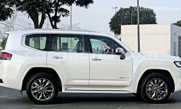 Sayi Imported Toyota Land Cruiser White Mota in Import - Dubai a Ashanti Sayi Imported Toyota Land Cruiser White Mota in Import - Dubai a Ashanti