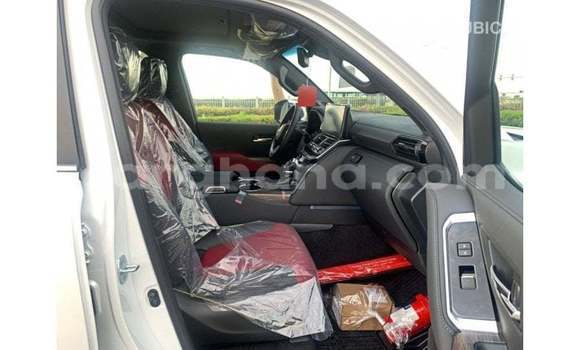 Sayi Imported Toyota Land Cruiser White Mota in Import - Dubai a Ashanti Sayi Imported Toyota Land Cruiser White Mota in Import - Dubai a Ashanti
