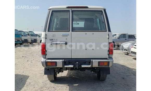 Buy Import Toyota Land Cruiser White Car in Import - Dubai in Ashanti Buy Import Toyota Land Cruiser White Car in Import - Dubai in Ashanti