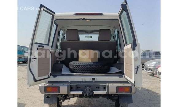 Buy Import Toyota Land Cruiser White Car in Import - Dubai in Ashanti Buy Import Toyota Land Cruiser White Car in Import - Dubai in Ashanti
