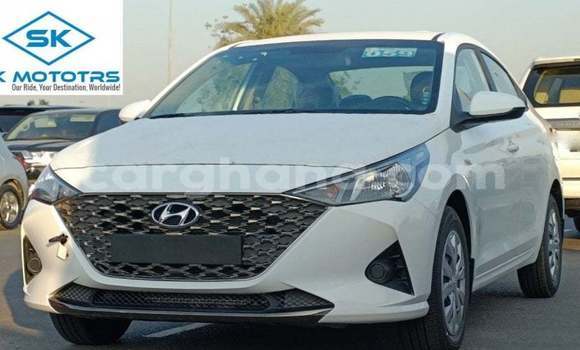 Ra Imported Hyundai Accent funfun Ọkọ̀ in Import - Dubai ni Ashanti