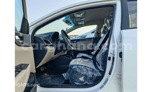 Ra Imported Hyundai Accent funfun Ọkọ̀ in Import - Dubai ni Ashanti Ra Imported Hyundai Accent funfun Ọkọ̀ in Import - Dubai ni Ashanti