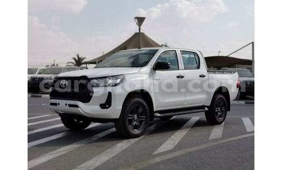 Ra Imported Toyota Hilux funfun Ọkọ̀ in Import - Dubai ni Ashanti