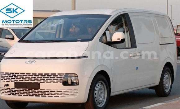 Sayi Imported Hyundai Cargo White Mota in Import - Dubai a Ashanti