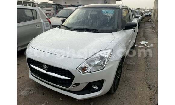Ra Imported Suzuki Swift funfun Ọkọ̀ in Import - Dubai ni Ashanti