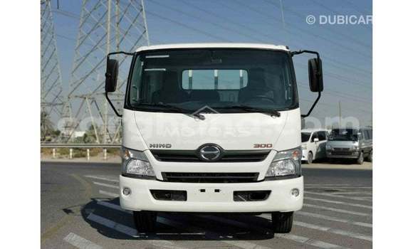 Buy Import Hino GH White Truck in Import - Dubai in Ashanti Buy Import Hino GH White Truck in Import - Dubai in Ashanti