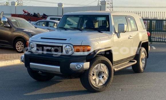 Sayi Imported Toyota FJ Cruiser White Mota in Import - Dubai a Ashanti
