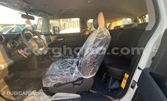 Buy Import Toyota FJ Cruiser White Car in Import - Dubai in Ashanti Buy Import Toyota FJ Cruiser White Car in Import - Dubai in Ashanti