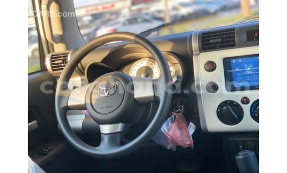 Buy Import Toyota FJ Cruiser White Car in Import - Dubai in Ashanti Buy Import Toyota FJ Cruiser White Car in Import - Dubai in Ashanti