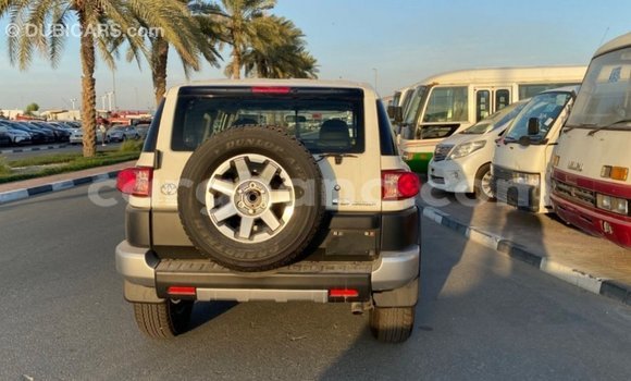 Buy Import Toyota FJ Cruiser White Car in Import - Dubai in Ashanti Buy Import Toyota FJ Cruiser White Car in Import - Dubai in Ashanti