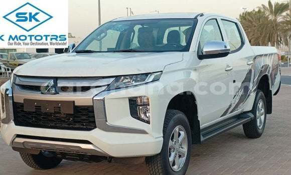 Ra Imported Mitsubishi L200 funfun Ọkọ̀ in Import - Dubai ni Ashanti
