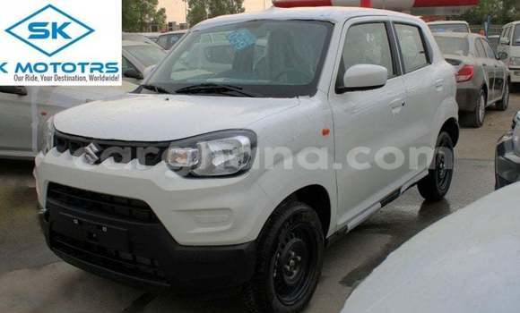 Ra Imported Suzuki CRV funfun Ọkọ̀ in Import - Dubai ni Ashanti