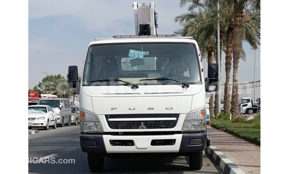 Buy Import Mitsubishi Carisma White Car in Import - Dubai in Ashanti Buy Import Mitsubishi Carisma White Car in Import - Dubai in Ashanti