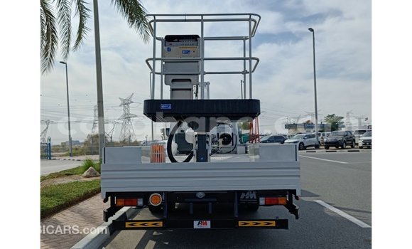 Buy Import Mitsubishi Carisma White Car in Import - Dubai in Ashanti Buy Import Mitsubishi Carisma White Car in Import - Dubai in Ashanti