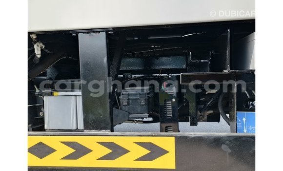 Buy Import Mitsubishi Carisma White Car in Import - Dubai in Ashanti Buy Import Mitsubishi Carisma White Car in Import - Dubai in Ashanti