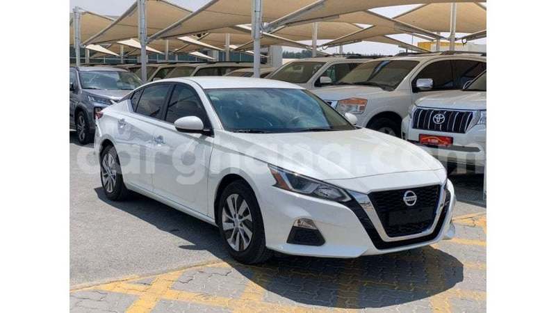 Big with watermark nissan altima ashanti import dubai 55222