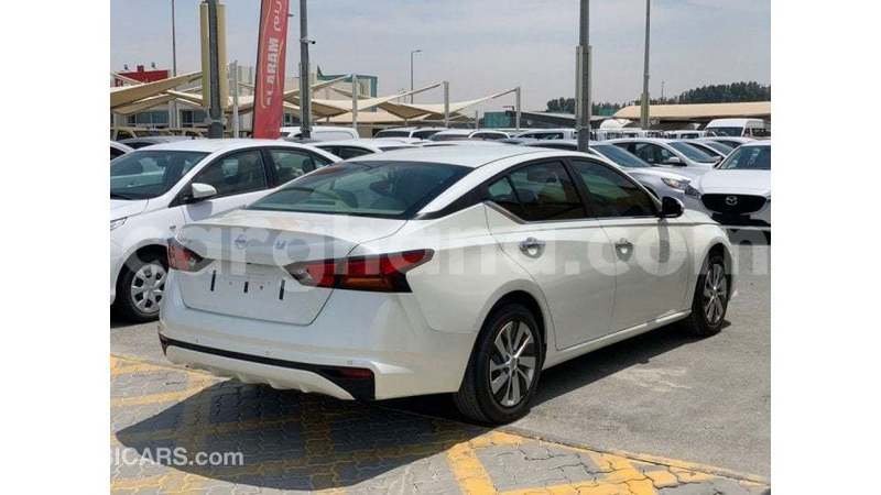 Big with watermark nissan altima ashanti import dubai 55222