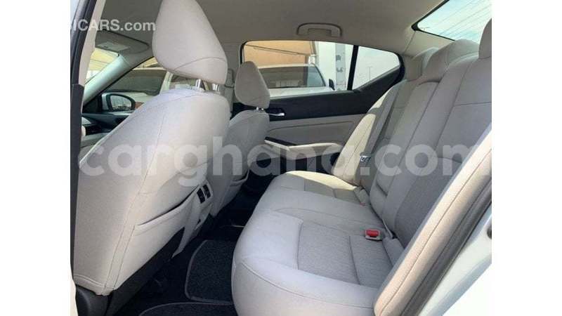 Big with watermark nissan altima ashanti import dubai 55222