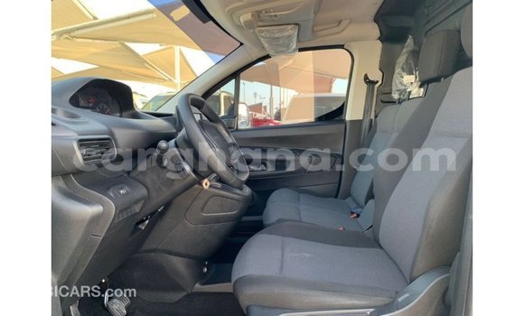 Sayi Imported Peugeot Partner White Mota in Import - Dubai a Ashanti Sayi Imported Peugeot Partner White Mota in Import - Dubai a Ashanti