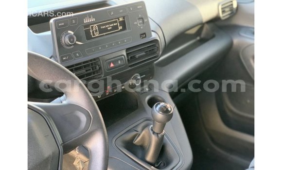 Sayi Imported Peugeot Partner White Mota in Import - Dubai a Ashanti Sayi Imported Peugeot Partner White Mota in Import - Dubai a Ashanti
