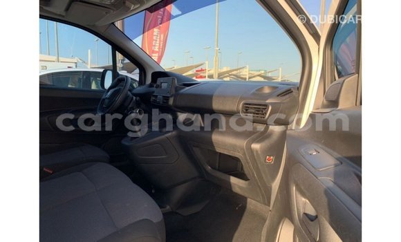 Sayi Imported Peugeot Partner White Mota in Import - Dubai a Ashanti Sayi Imported Peugeot Partner White Mota in Import - Dubai a Ashanti