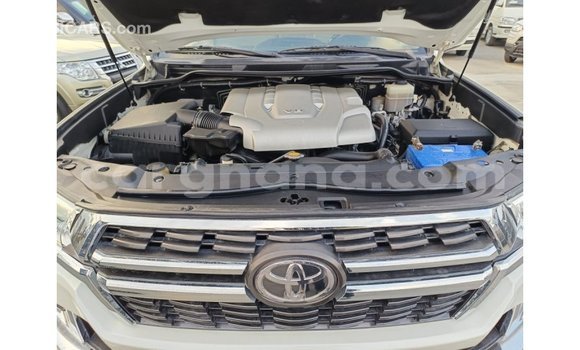 Buy Import Toyota Land Cruiser White Car in Import - Dubai in Ashanti Buy Import Toyota Land Cruiser White Car in Import - Dubai in Ashanti