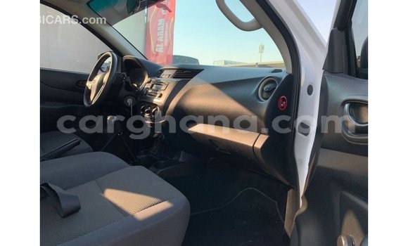 Ra Imported Nissan Navara funfun Ọkọ̀ in Import - Dubai ni Ashanti Ra Imported Nissan Navara funfun Ọkọ̀ in Import - Dubai ni Ashanti