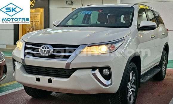 Ra Imported Toyota Fortuner funfun Ọkọ̀ in Import - Dubai ni Ashanti Ra Imported Toyota Fortuner funfun Ọkọ̀ in Import - Dubai ni Ashanti