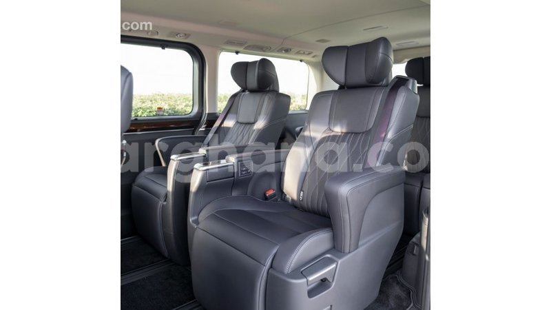 Big with watermark toyota granvia ashanti import dubai 55474