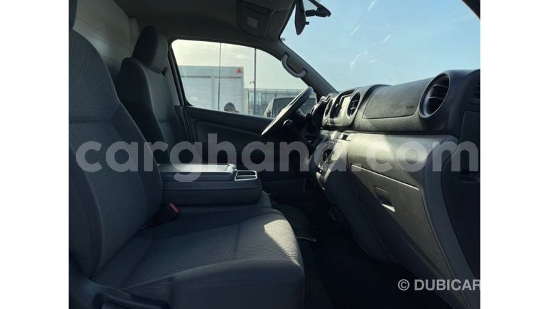 Big with watermark nissan urvan ashanti import dubai 55511