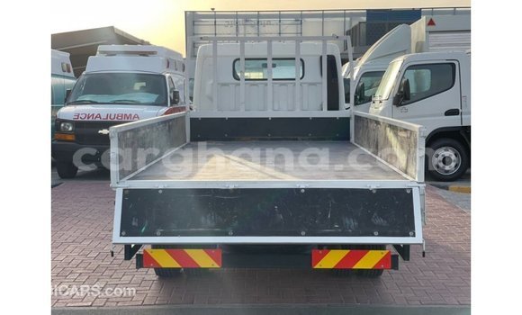 Ra Imported Mitsubishi Carisma funfun Ọkọ̀ in Import - Dubai ni Ashanti Ra Imported Mitsubishi Carisma funfun Ọkọ̀ in Import - Dubai ni Ashanti