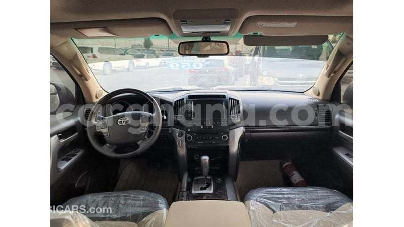 Big with watermark toyota land cruiser ashanti import dubai 55674