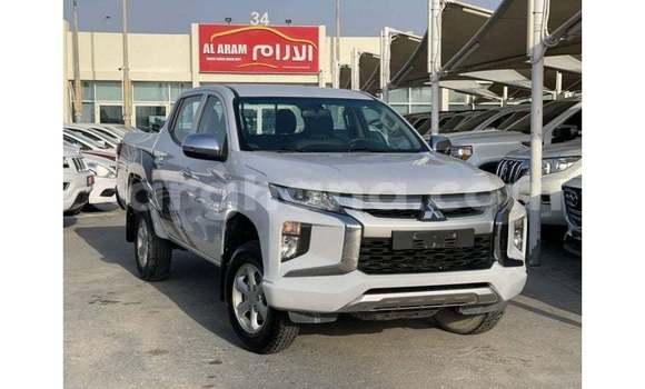 Ra Imported Mitsubishi L200 funfun Ọkọ̀ in Import - Dubai ni Ashanti